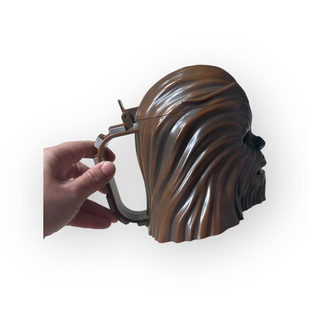 Disney Hollywood studios Star Wars Chewbacca lidded mug - Picture 8 of 9